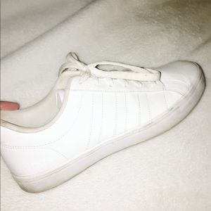 Adidas Sneakers.